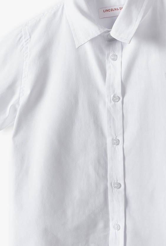 Klasyczna biała koszula chłopięca z krótkim rękawem