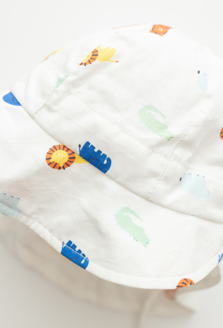 Bawełniana czapka z daszkiem dla niemowlaka – zwierzątka, biała