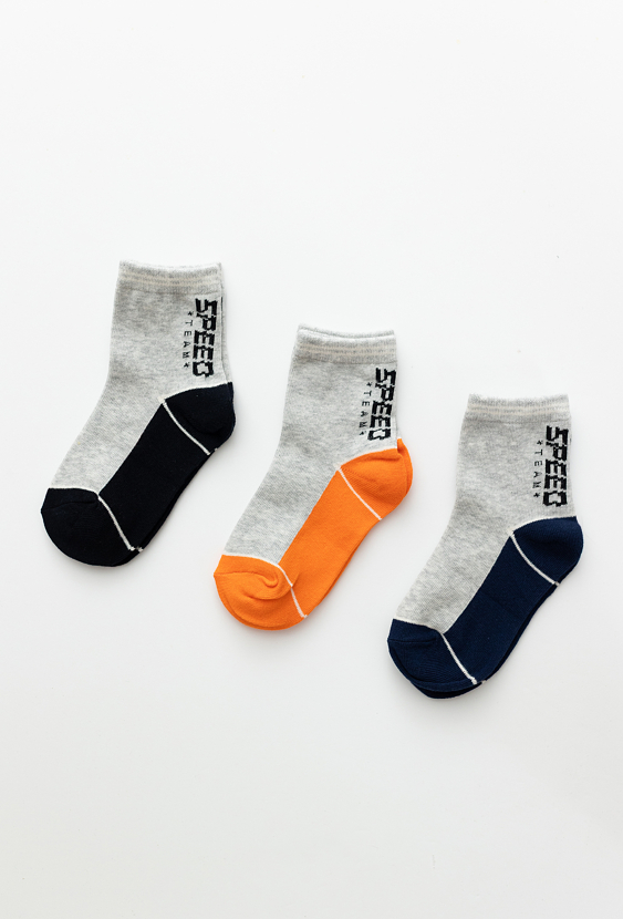 Skarpety chłopięce 3-pak – szare z kolorowymi stopami.