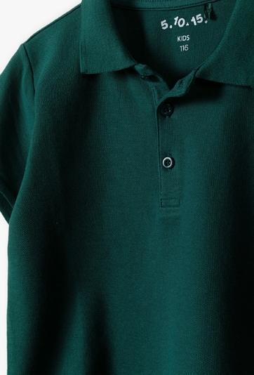 Zielony t-shirt chłopięcy  kołnierzykiem polo - 5.10.15.
