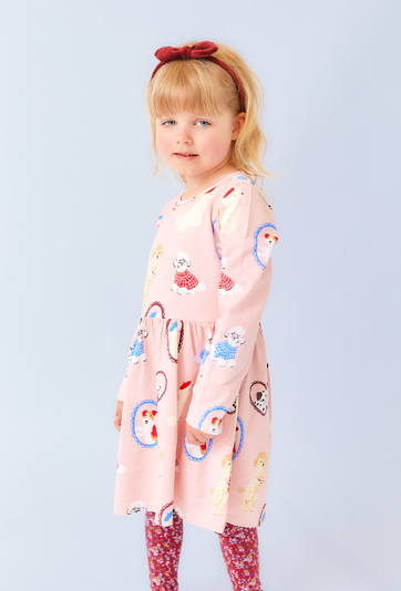 Różowa sukienka dziewczęca z długim rękawem i printem