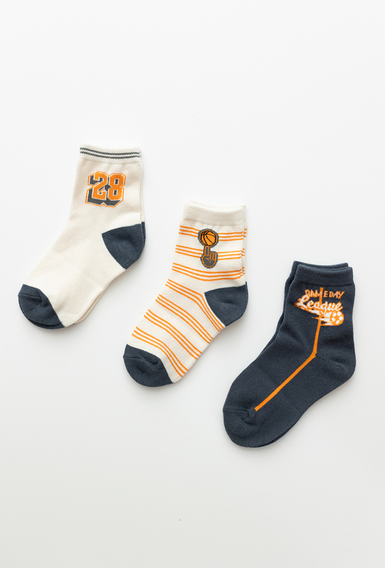 Skarpety chłopięce 3-pak – szare i granatowe sportowe.