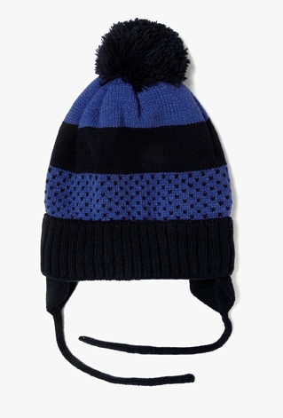 Czapka zimowa dla chłopca w granatowe pasy - wiązana pod szyją