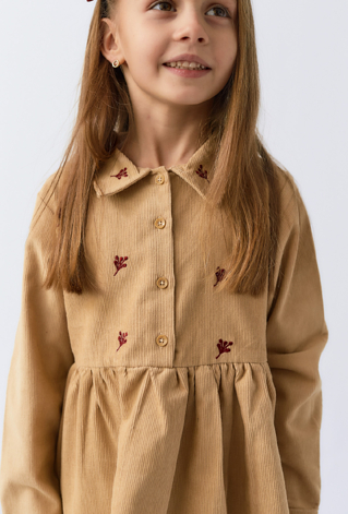 Sukienka sztruksowa z haftem i kołnierzykiem