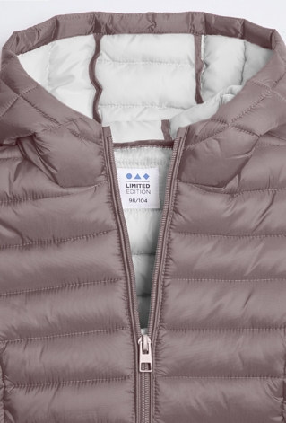 Pikowana lekka kurtka przejściowa dla małej dziewczynki