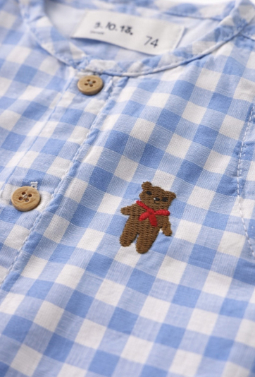 Pajac krótki niemowlęcy chłopiec w kratkę z naszywką misia