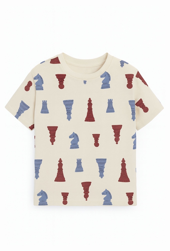 Beżowa koszulka chłopięca z motywem szachów