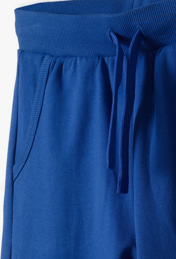 Niebieskie spodnie dresowe wzmacniane na kolanach