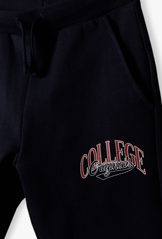 Klasyczne spodnie dresowe dla chłopca - granatowe -5.10.15.