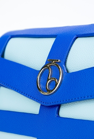 Torebka crossbody z efektowną klapą