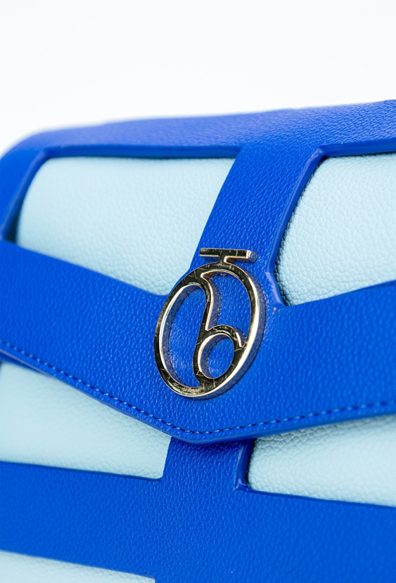 Torebka crossbody z efektowną klapą