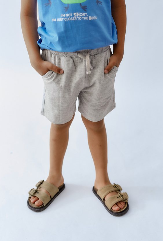 Jasnoszare szorty chłopięce