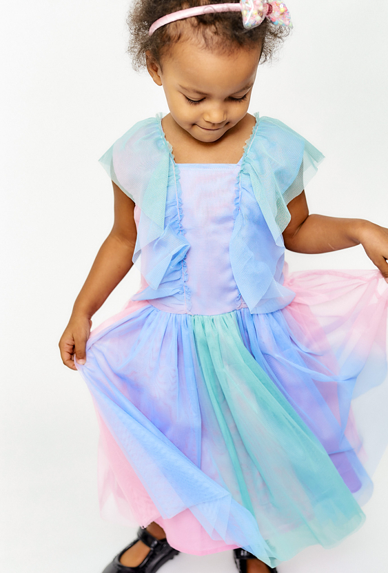 Tiulowa sukienka z krótkim rękawem