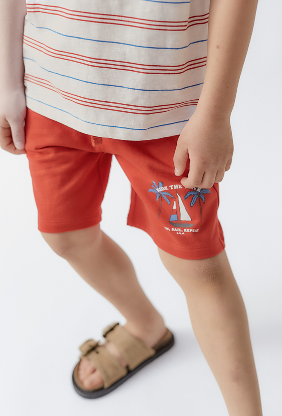 Krótkie spodenki dla chłopca - czerwone