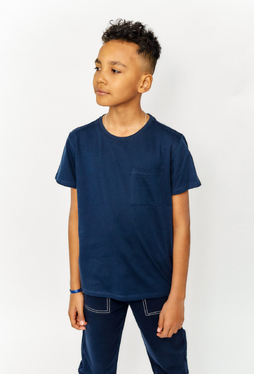Granatowy t-shirt chłopięcy z kieszonką