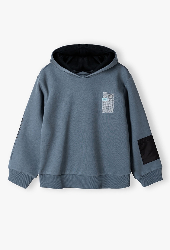 Chłopięca bluza z kapturem i dekoracyjną kieszenią