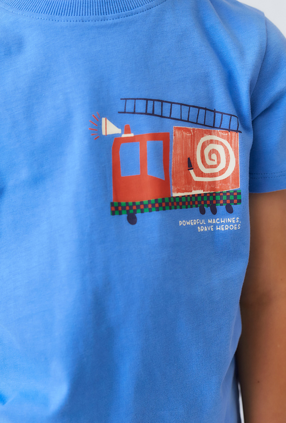 Koszulka chłopięca niebieska z nadrukiem pojazdu