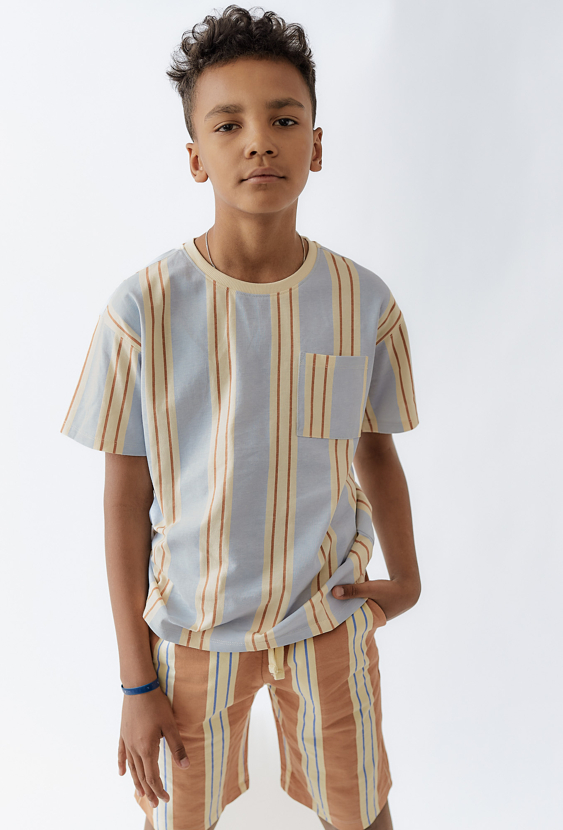 Koszulka chłopięca w paski z kieszonką