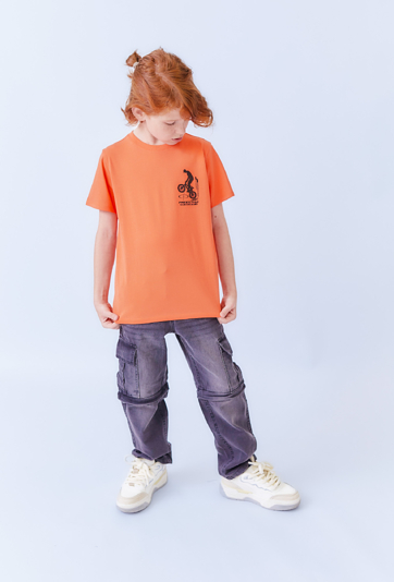 Koszulka chłopięca z małym nadrukiem – pomarańczowa