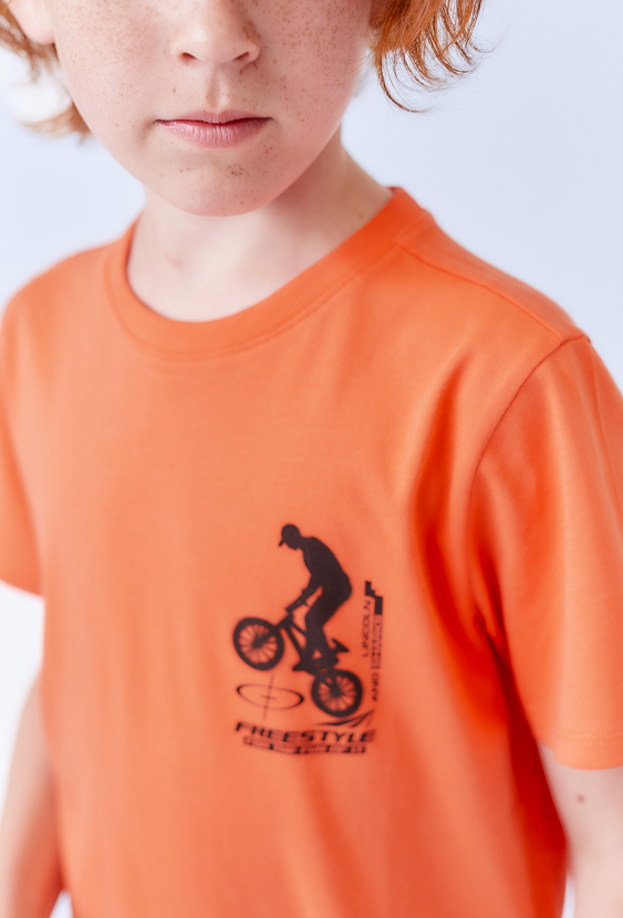 Koszulka chłopięca z małym nadrukiem – pomarańczowa