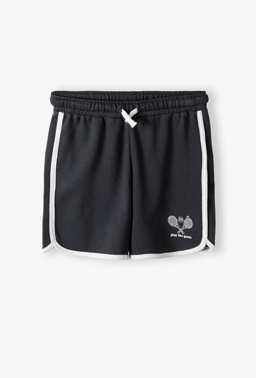 Szorty dresowe dla chłopca 1/3 – spodenki tenisowe z lamówką