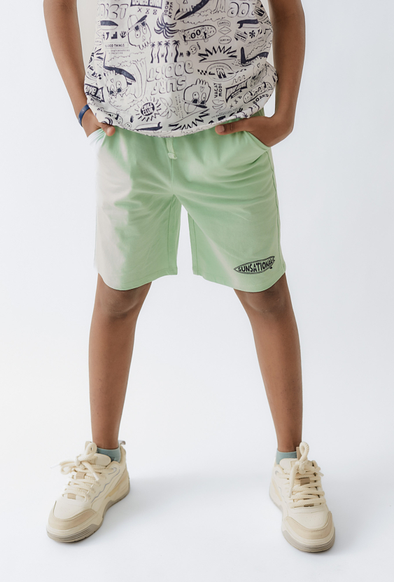 Jasnozielone szorty chłopięce