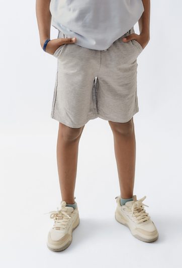 Jasnoszare szorty chłopięce