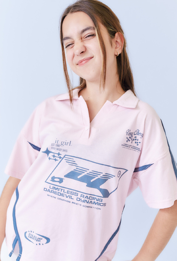 Koszulka dziewczęca różowa z kołnierzykiem – fason oversize