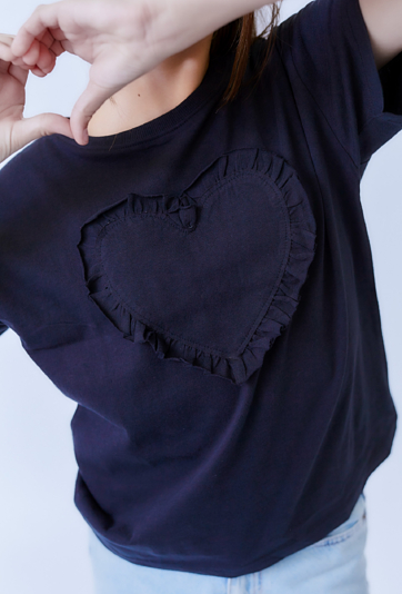 Koszulka dziewczęca czarna z materiałową aplikacją.