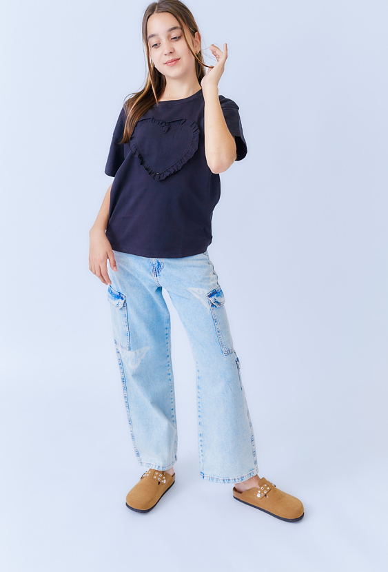 Koszulka dziewczęca czarna z materiałową aplikacją.