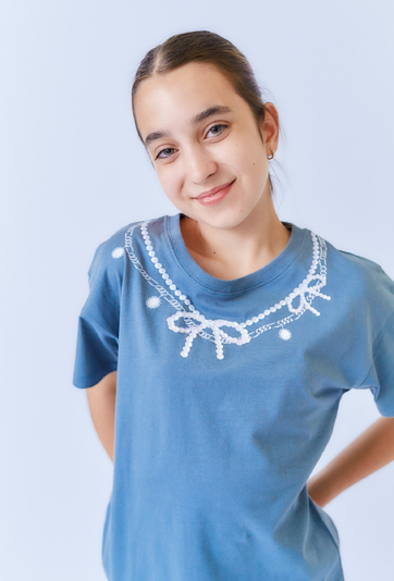 Koszulka z nadrukiem koralików i kokardek