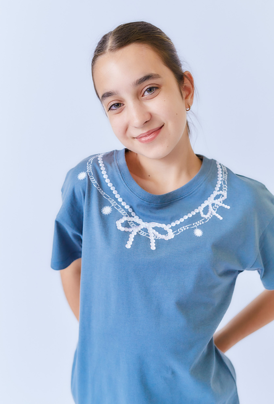 Koszulka z nadrukiem koralików i kokardek