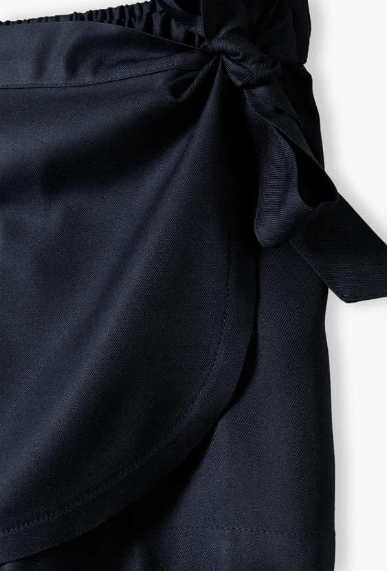 Spódnico-spodnie dziewczęce z wiązaniem – eleganckie szorty