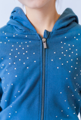 Niebieska bluza dziewczęca z kapturem i dżetami