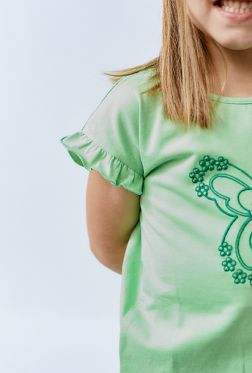 Zielony t-shirt dziewczęcy z motylkiem