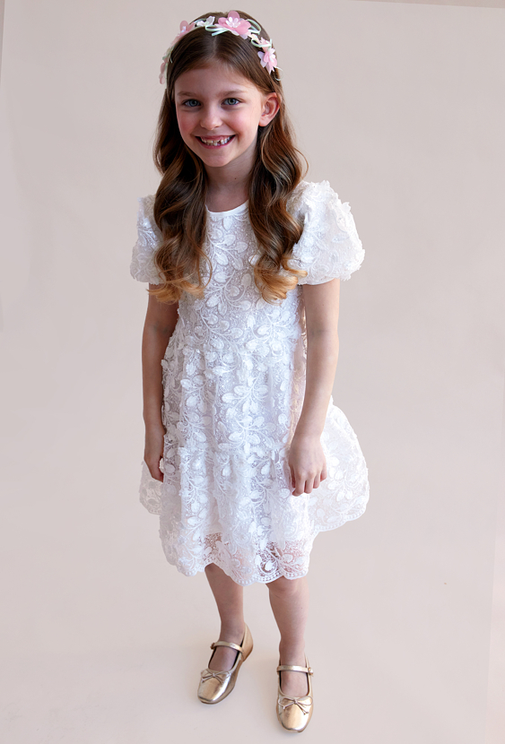 Sukienka koronkowa z krótkim rękawem