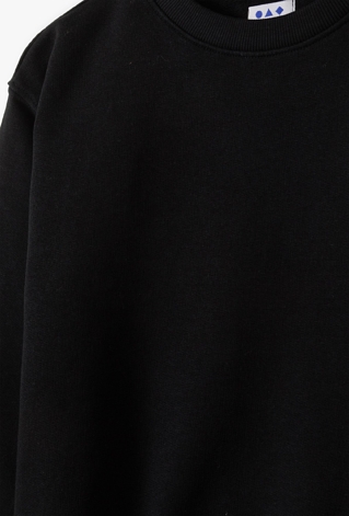 Czarna bluza nierozpinana