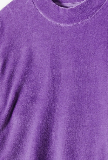 Fioletowa bluzka dziewczęca o krótkim fasonie z weluru