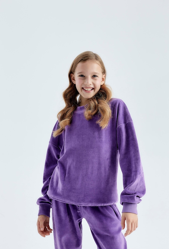 Fioletowa bluzka dziewczęca o krótkim fasonie z weluru
