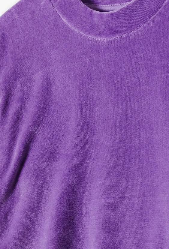 Fioletowa bluzka dziewczęca o krótkim fasonie z weluru