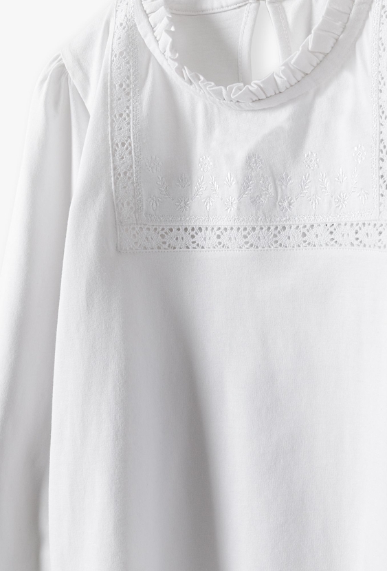 Biała elegancka dzianinowa bluzka dla dziewczynki