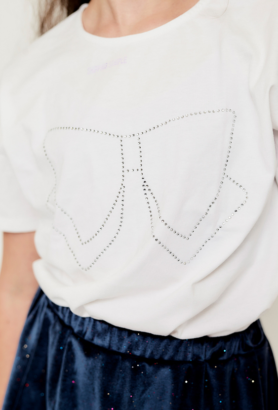 Biały elegancki t-shirt dziewczęcy z ozdobną kokardą