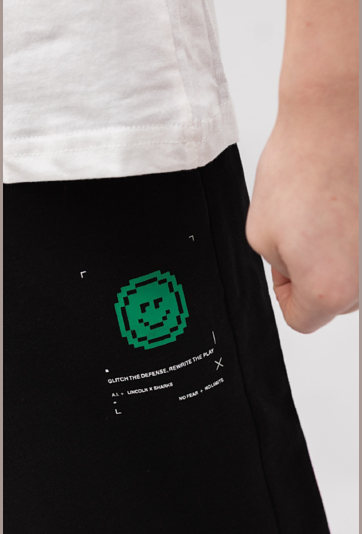 Spodnie dresowe chłopięce wide leg z napami i pikselowym printem