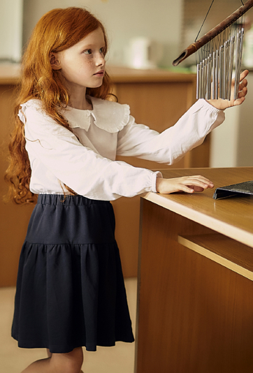 Biała bluzka z długim rękawem i kołnierzykiem - Max&Mia