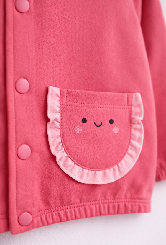 Różowa bluza niemowlęca bomberka z falbankami i kieszonkami.