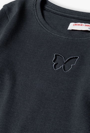 Czarna prążkowana bluzka dziewczęca z motylkiem