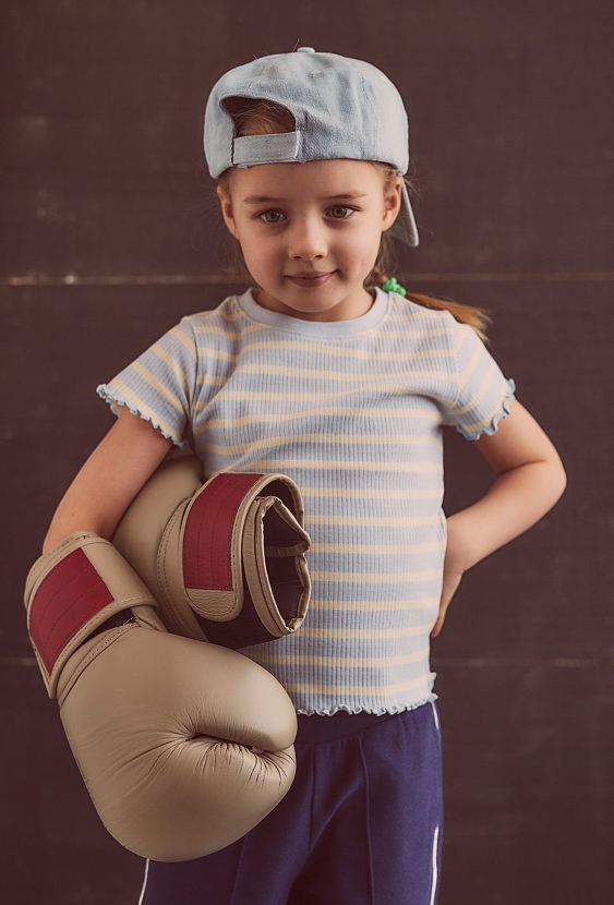 T-shirt dziewczęcy w drobne prążki - Limited Edition