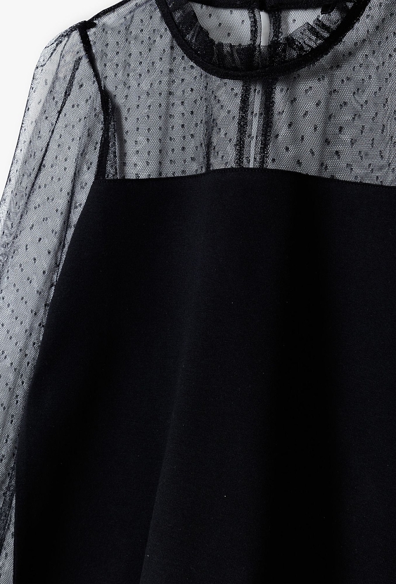 Czarna elegancka bluzka dziewczęca z ozdobną stójką