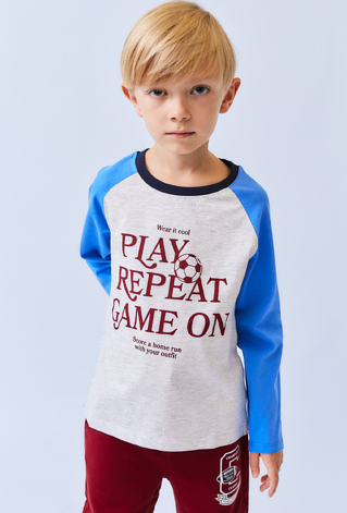 Chłopięca bluzka z nadrukiem i raglanowymi rękawami