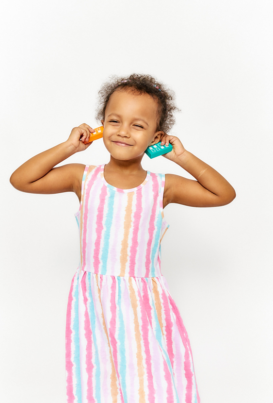 Sukienka na ramiączkach w kolorowe paski